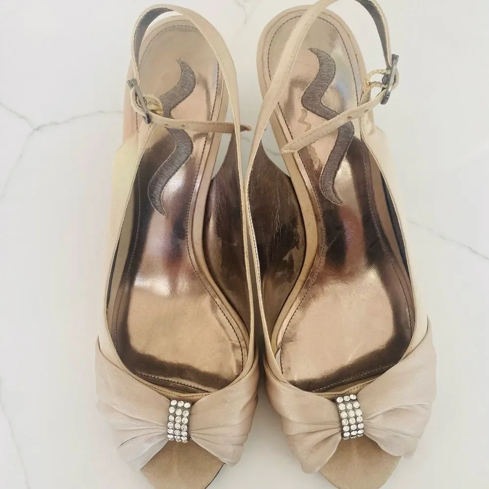 Nina Solo Beige Peep-Toe Heels with Bow
